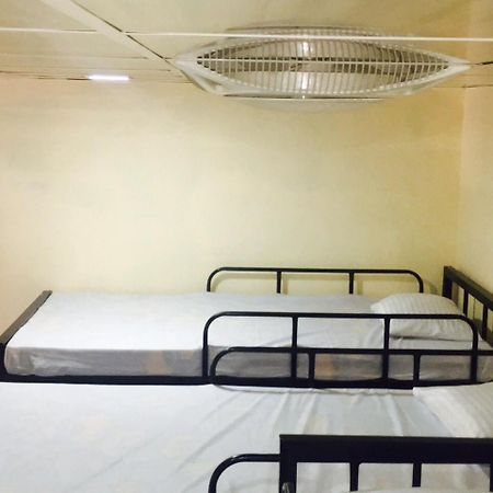 J Hostel Канди Экстерьер фото