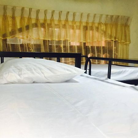 J Hostel Канди Экстерьер фото