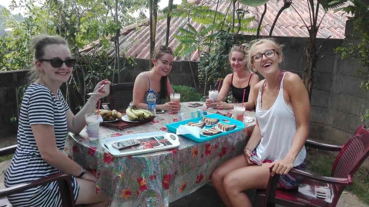 J Hostel Канди Экстерьер фото