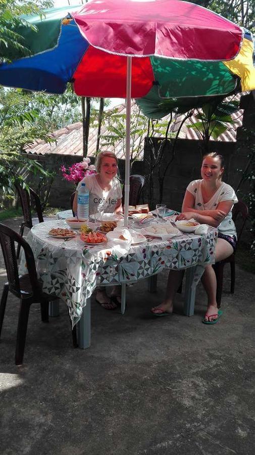 J Hostel Канди Экстерьер фото