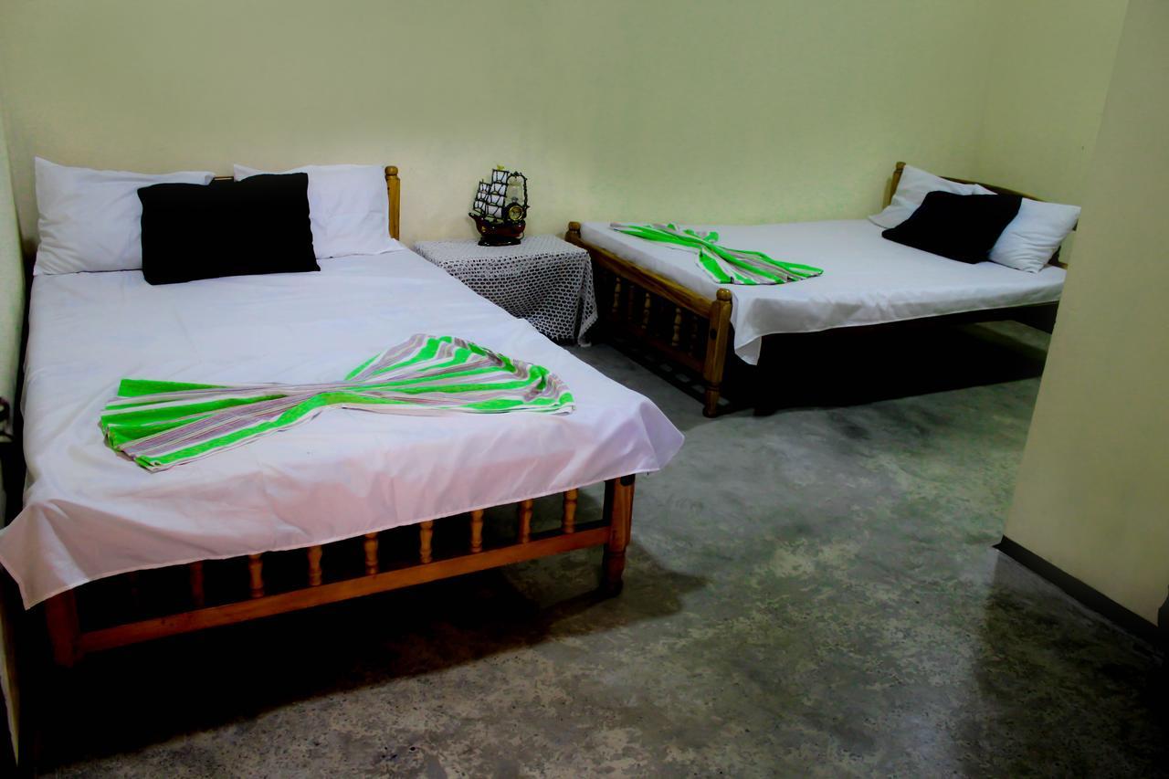 J Hostel Канди Экстерьер фото
