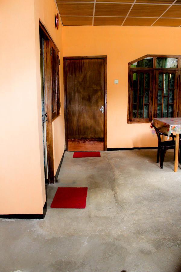 J Hostel Канди Экстерьер фото